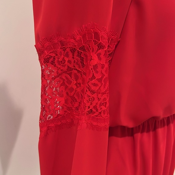 Express Blouson Dress - Picture 4 of 8